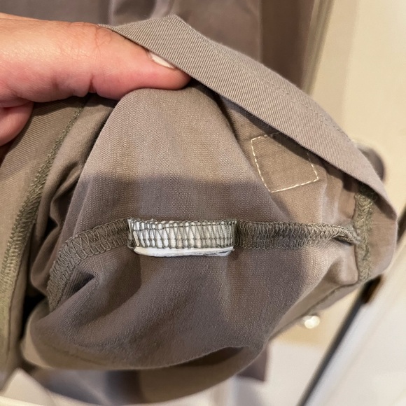 Vuori Women's Long- Sleeve Feather Tee | Size Medium - Picture 9 of 10